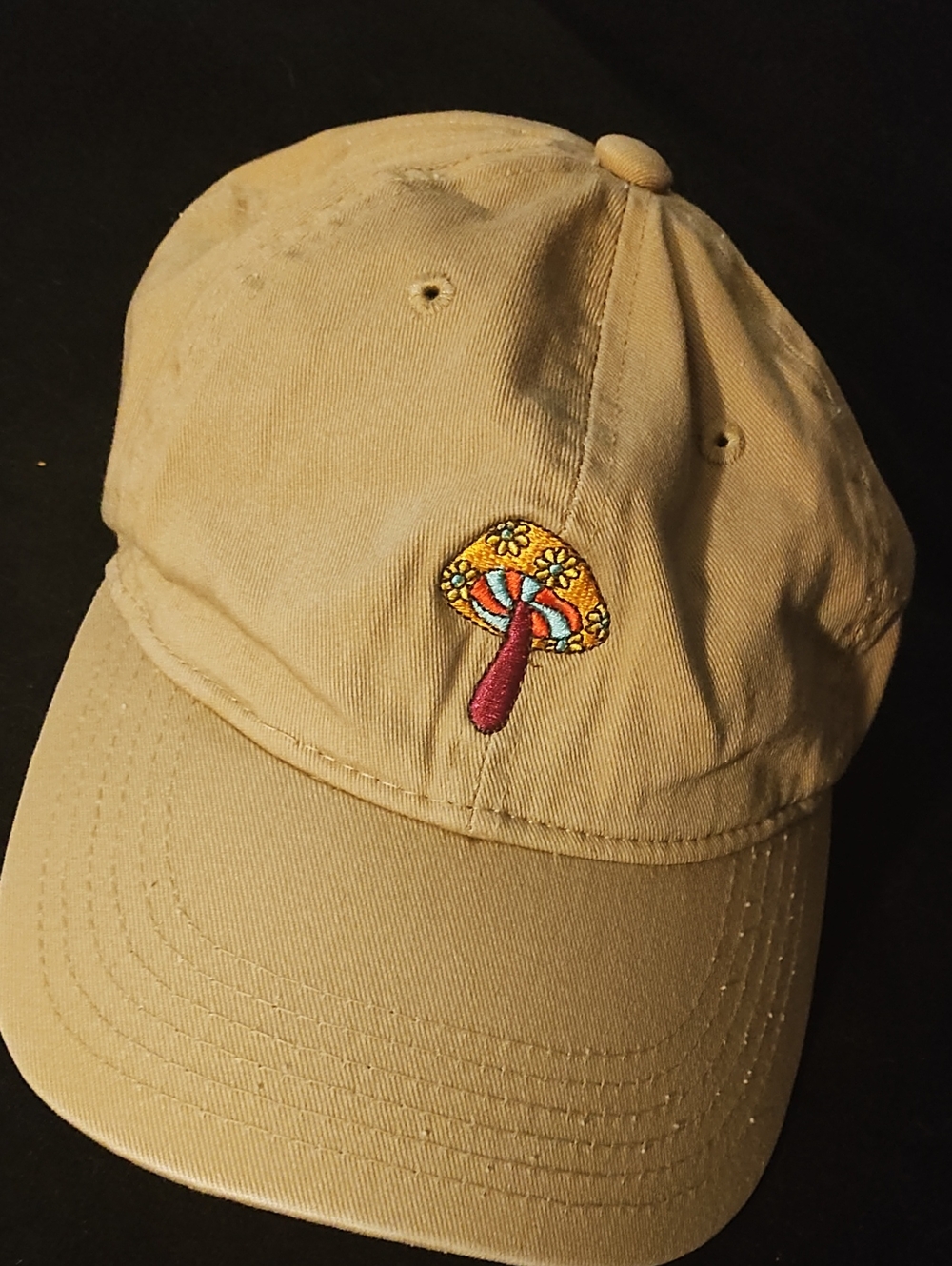 Beige Baseball Cap with Embroidered Mushroom